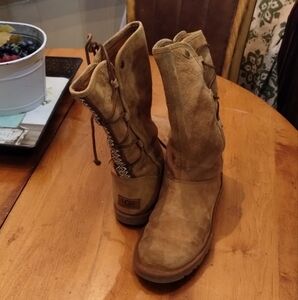 UGG Women's Tan Boots (8)